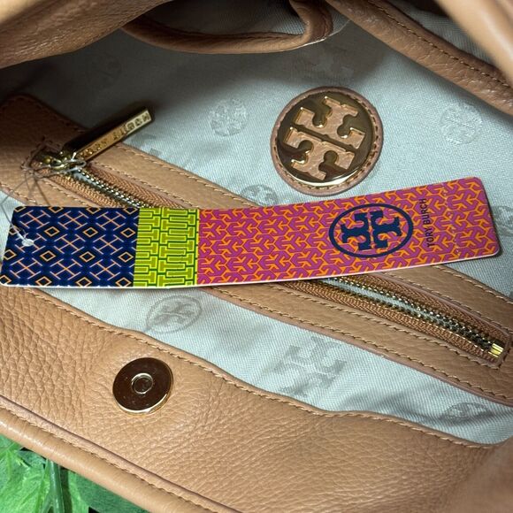 Tory Burch Amanda Hobo Cross Body Handbag Crossbody Shoulder Bag Purse MSRP $485 - Picture 8 of 9